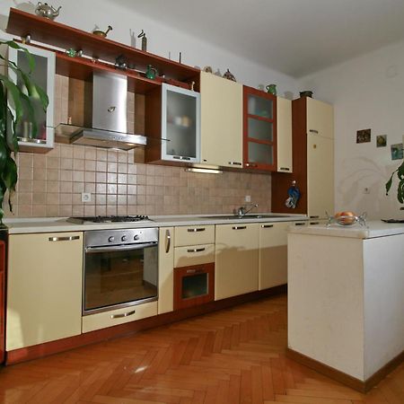Spacious Apartment In The Center Split Eksteriør billede