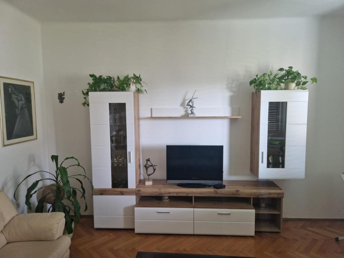 Spacious Apartment In The Center Split Eksteriør billede