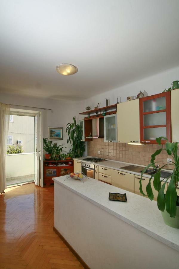 Spacious Apartment In The Center Split Eksteriør billede