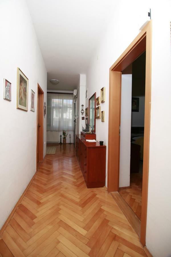 Spacious Apartment In The Center Split Eksteriør billede